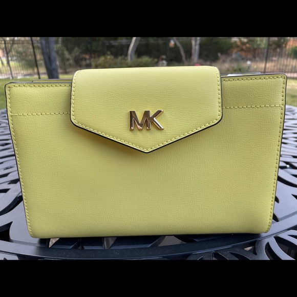NWT Michael Kors Sunshine Yellow crossbody - Picture 5 of 16